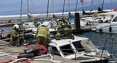 Burhaniye'de tekne yangını korkuttu