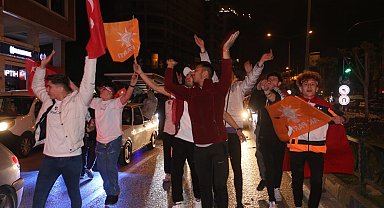 Bursa'da Cumhur İttifakı destekçileri kent merkezine akın etti