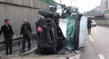 Bursa'da kontrolden çıkan ticari minibüs devrildi: 1 yaralı