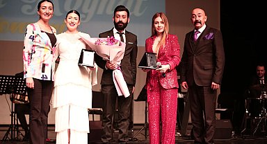 Bursa'da unutulmayan şarkılarla müzik dolu gece