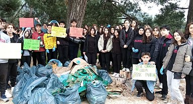 Büyükler kirletti, çocuklar temizledi