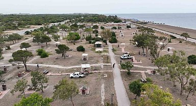 Büyükşehir Lara Birlik Halk Plajındaki bankları yeniledi