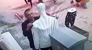 Cansız mankenin üzerindeki kıyafeti çaldı