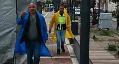 CHP'li belediye sele teslim olan Hasanoğlan'ı görüntülemek isteyen gazeteciye saldırdı