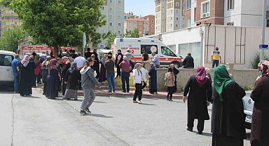 Çocuğunu kurtarmak isteyen anne kucağındaki çocuğu ile 13. kattan düştü: 3 ölü