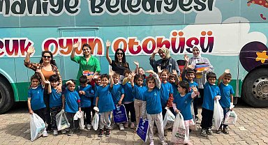 Çocuk oyun otobüsü, köy okullarında öğrencilerle buluşuyor