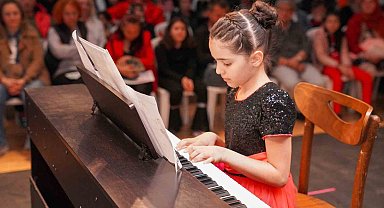 Çocuk piyanistlerden yıl sonu konseri
