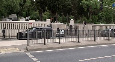 Cumhurbaşkanı Erdoğan anne ve babasının mezarını ziyaret etti