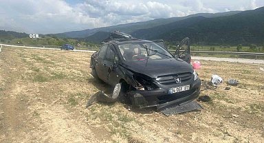 D100'de otomobil takla attı: 3 yaralı