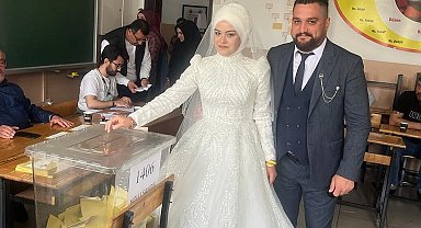 Damatlık ve gelinlikle oy kullanmaya gittiler