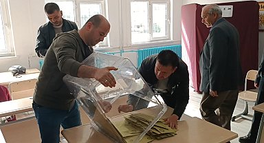 Denizli'de oy sayım işlemleri sürüyor