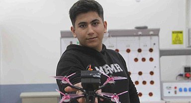 Depremden dolayı yarım kalan hayalini Elazığ'da gerçekleştirdi, güneş enerjili yarış dronu yaptı