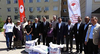 Depremzede hayvan yetiştiricilerine yem desteği