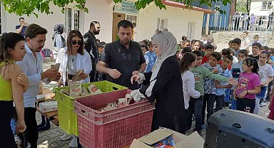 Depremzede öğrencilere öğretmenler moral oldu