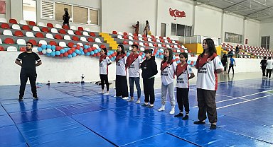 Depremzede sporcular, şampiyonluk kürsüsüne çıktı