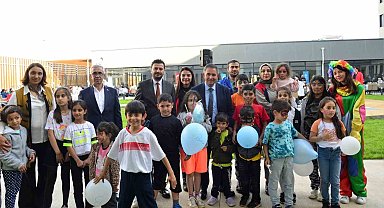 Depremzede vatandaşlara yöresel tatlı ikramı