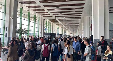 Depremzedeler oy kullanabilmek için memleketlerine gidiyor