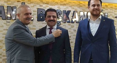 Deva Partisi'nde şok istifa