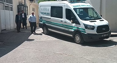 Devrilen traktörün altında kalan çocuk hayatını kaybetti