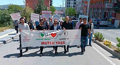 Dicle'de sağlıkçılar, hareketin önemine dikkat çekmek için yürüdü