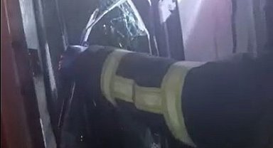 Direksiyon hakimiyetini kaybeden un yüklü tırın sürücüsü hafif yaralandı