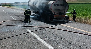 Diyarbakır'da faciadan dönüldü: Yakıt yüklü tanker alev aldı