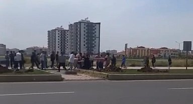 Diyarbakır'da kızlar yol ortasında saç baş kavgaya tutuştu