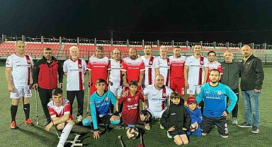 Doktorlar ile Engelli Gücü Takımı farkındalık maçı yaptı