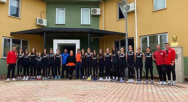 Döşemealtı'nın 'Nar Taneleri' Türkiye Şampiyonası için İzmir'de