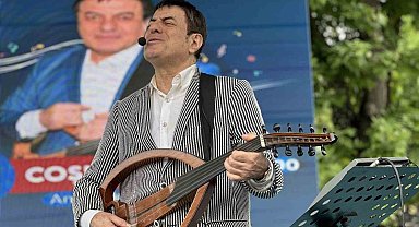 Duayen sanatçı Coşkun Sabah Düzceliler ile buluştu