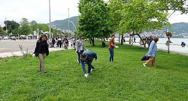 Dünya Tütünsüz Günü'nde sahilde izmarit topladılar