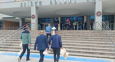 Edirne'de sayılan oylar çuvallar ile adliyeye getiriliyor