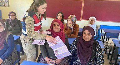 Elazığ'da jandarma ekipleri KADES'i anlattı