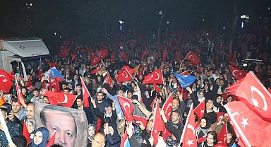 Elazığ'da seçim sonucu coşkuyla kutlandı