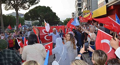 Erdoğan'ın zaferi Didim'de kutlandı