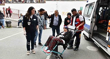 Esenyurt'ta engelli ve yaşlılar sandıklara taşındı