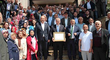 Eski Sağlık Bakan Yardımcısı Eldemir mazbatasını aldı