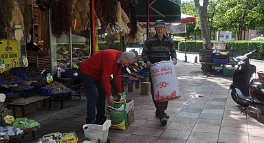 Eskişehir esnafı erken saatlerde oyunu kullanıp dükkânının başına geçti
