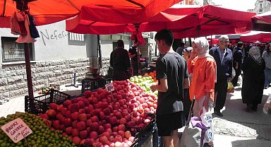 Eskişehir'deki pazarlarda bazı ürünlerin fiyatları azaldı, bazılarının ise arttı