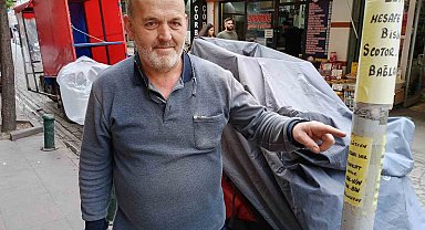 Etrafa bilinçsizce motosiklet ve scooter bağlayan vatandaşlara esnaftan esprili uyarı