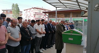 Evlatların en acı günü: Öldürülen annelerine son görev