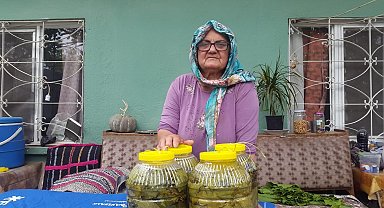 Evlerde kışlık salamura yaprak hazırlığı başladı