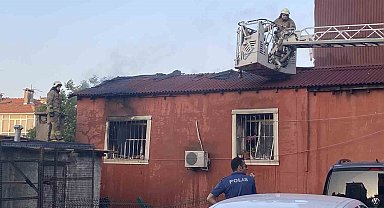 Fatih'te gecekondu yangını paniğe neden oldu