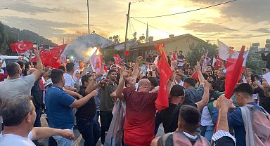 Fethiye'de seçim zaferi kutlanıyor