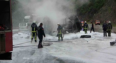 Freni boşalan kimyasal yüklü tır alev alev yandı, faciadan dönüldü