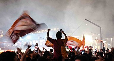 Galatasaray'ın şampiyonluğu Taksim'de coşkuyla kutlandı