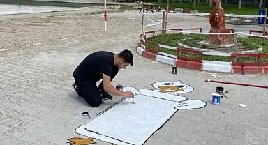 Gediz SHMYO öğrencilerinden ilkokul bahçesine renkli çizimler