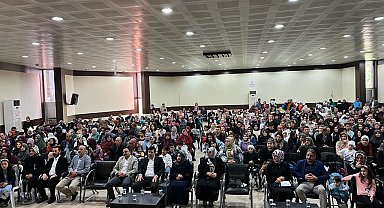 Gediz'de minik Kur'an Kursu öğrencilerinden yıl sonu gösterisi