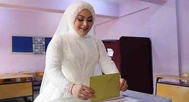 Gelinlikle oy kullandılar