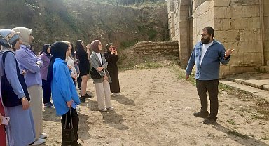 Gençler Müzeyi gezdi